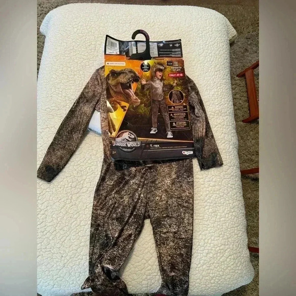 Disguise Jurassic World T Rex child costume. NWT. XS 3-4T glowing eyes - Picture 4 of 9